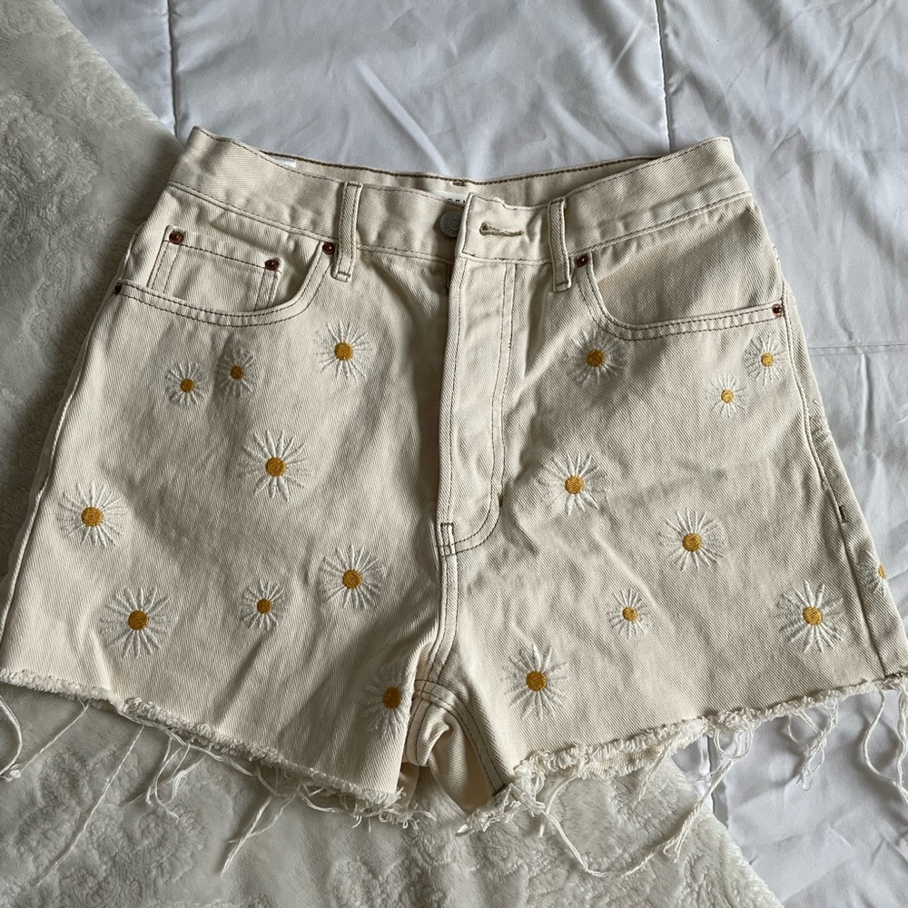 Pacsun daisy embroidered ultra high waisted vintage denim shorts